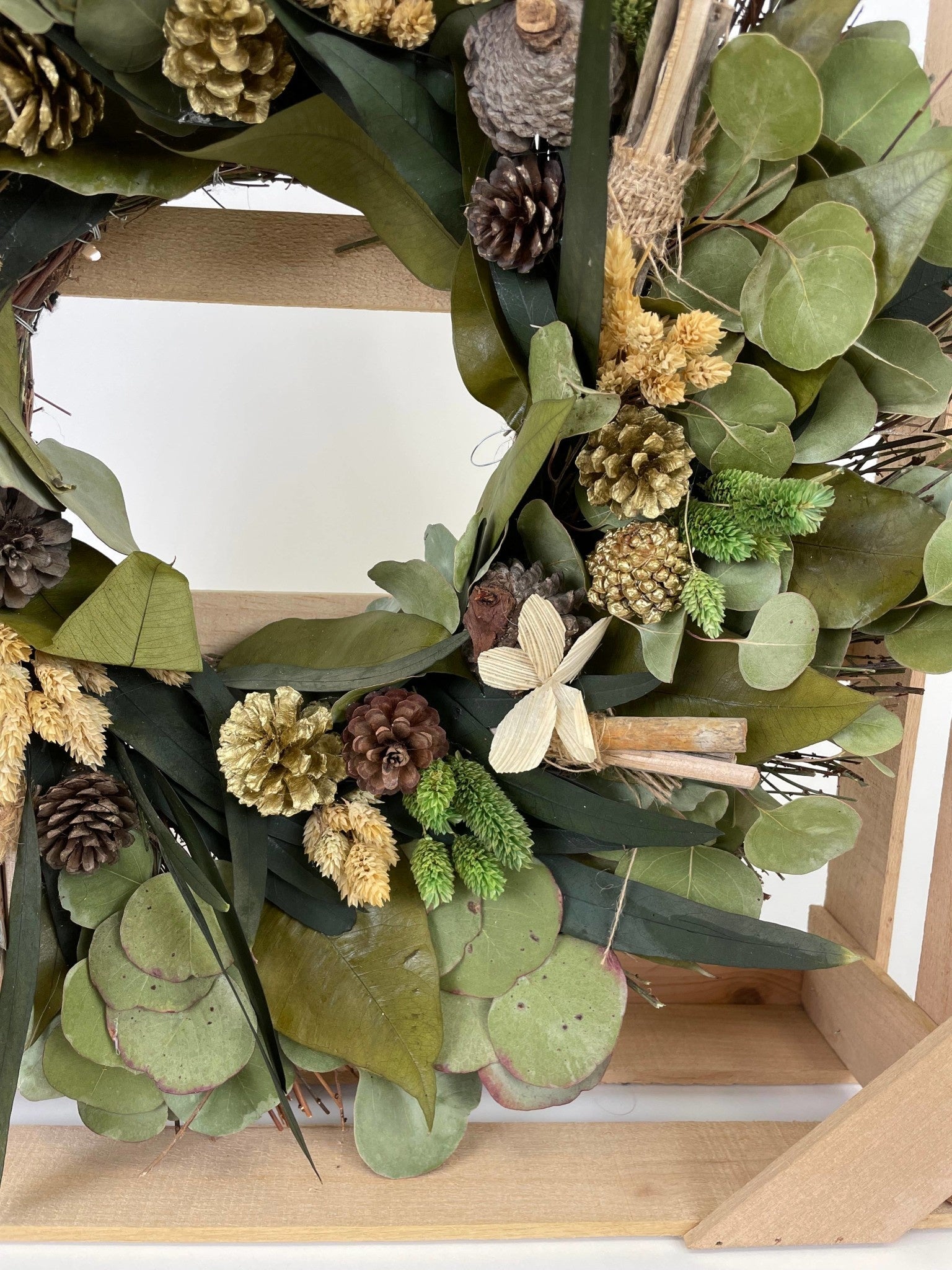 Holiday Farmhouse 19" Wreath